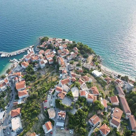 Nikola- One Minute To The Lejlighed Gradac (Split-Dalmatia)